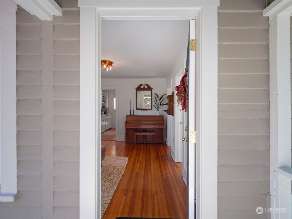 Photo of 10012 26th Avenue SW, Seattle, WA 98146 (MLS # 2295288)