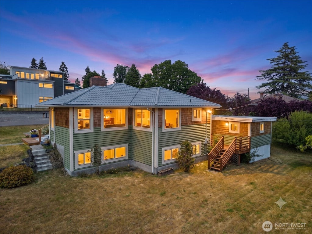 Photo of 16604 11th Avenue SW, Burien, WA 98166 (MLS # 2525578)
