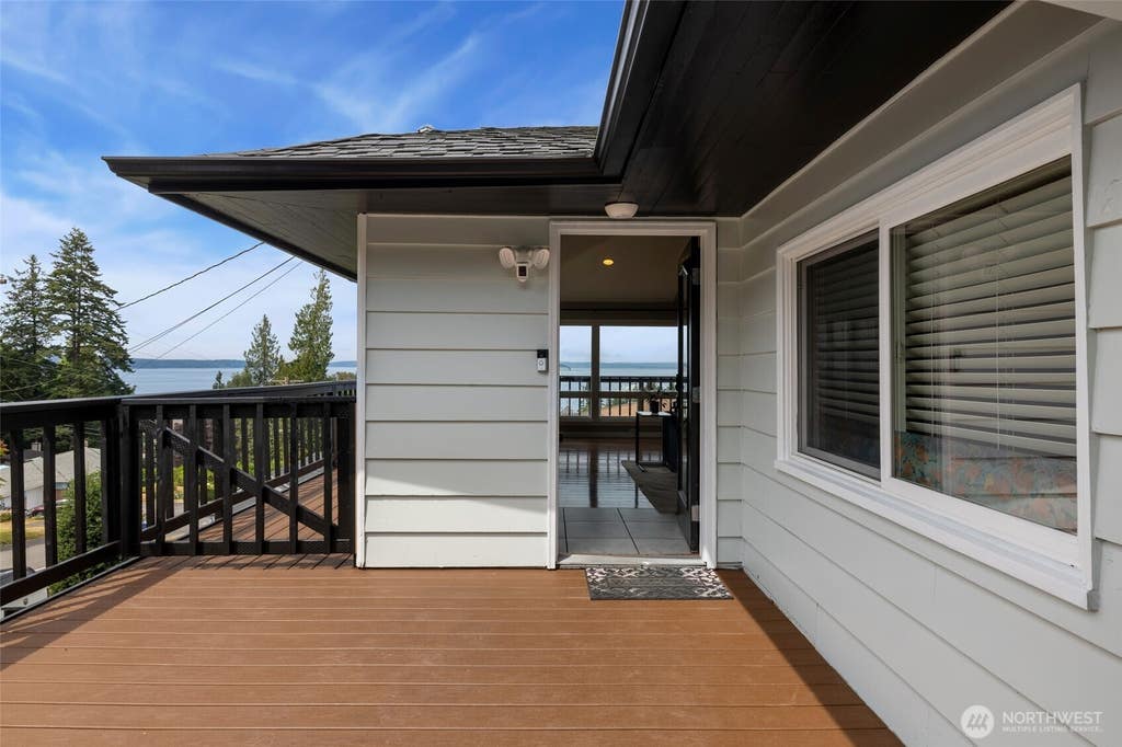 Photo of 612 Park Avenue, Mukilteo, WA 98275 (MLS # 2571943)