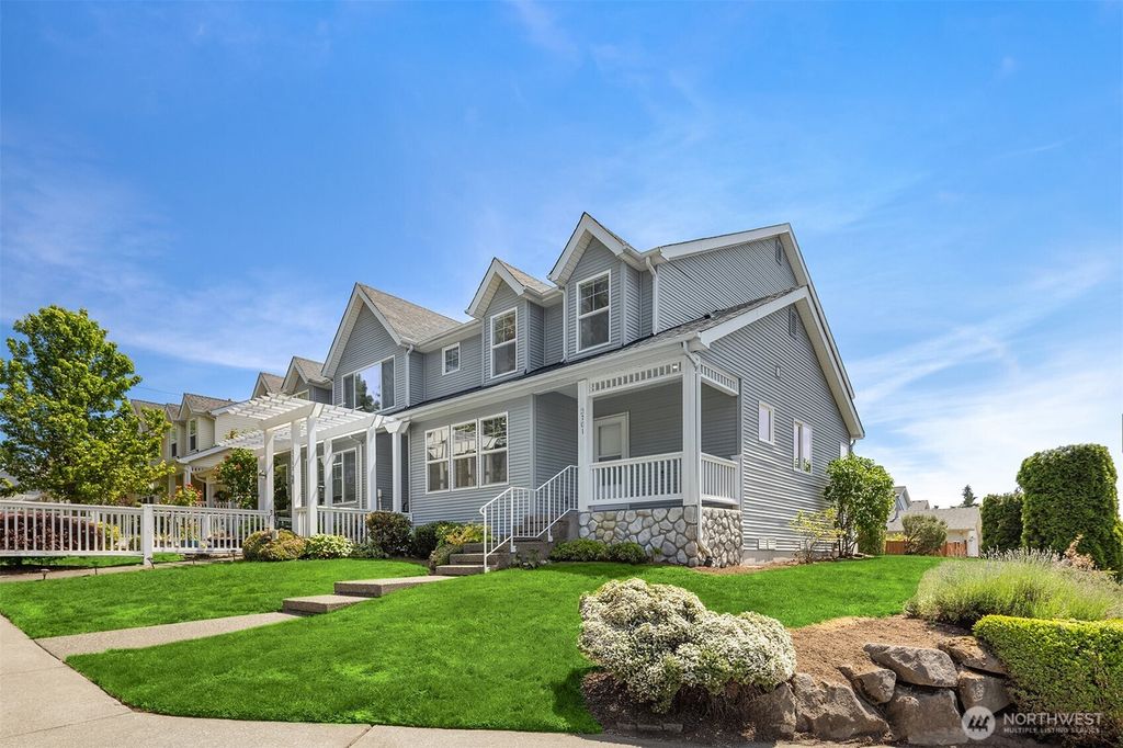 Photo of 3701 NE 6th St St, Renton, WA 98056 (MLS # 2389782)