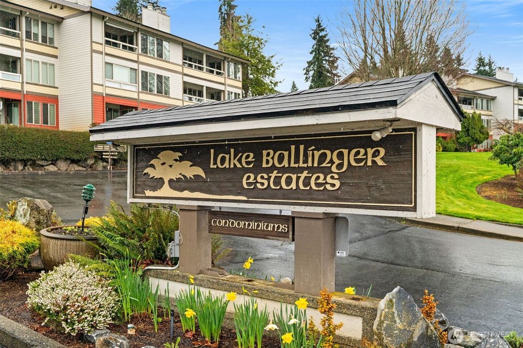Photo of 23409 Lakeview Drive #F201, Mountlake Terrace, WA 98043 (MLS # 2490149)
