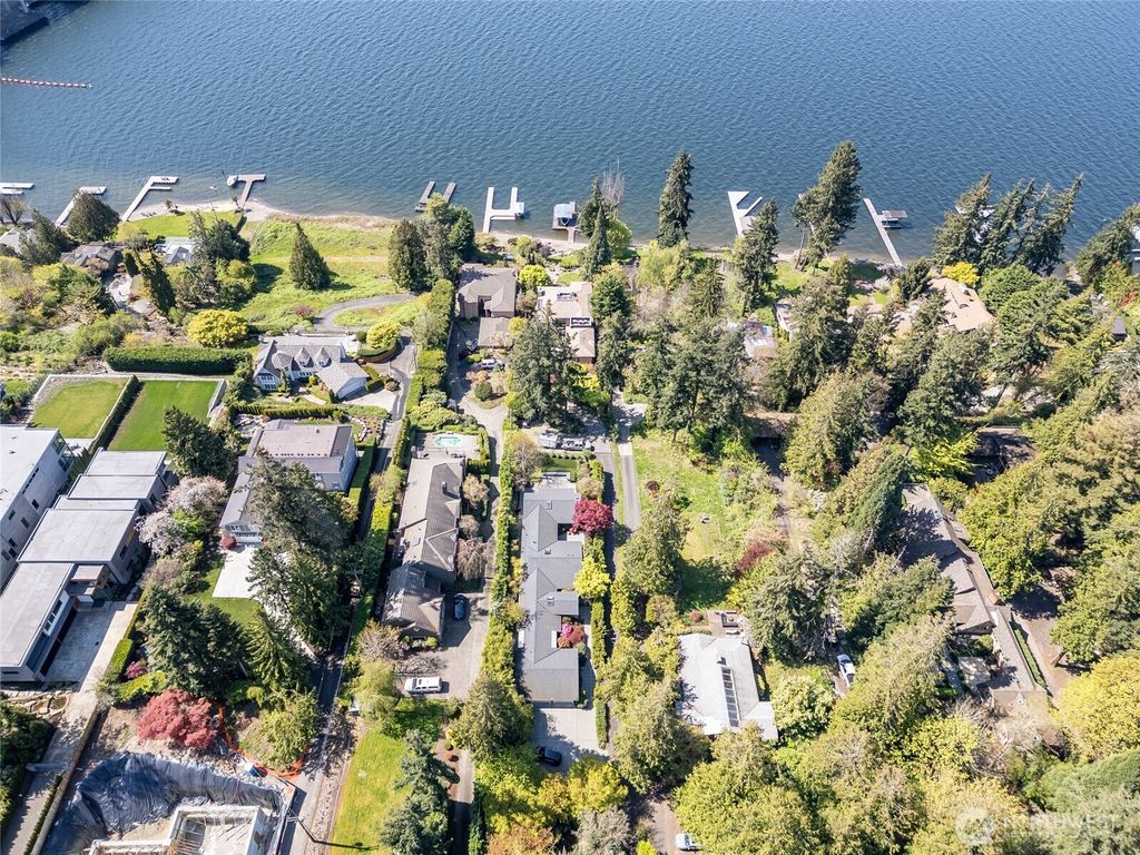 Photo of 3327 Evergreen Point Road, Medina, WA 98039 (MLS # 2358728)