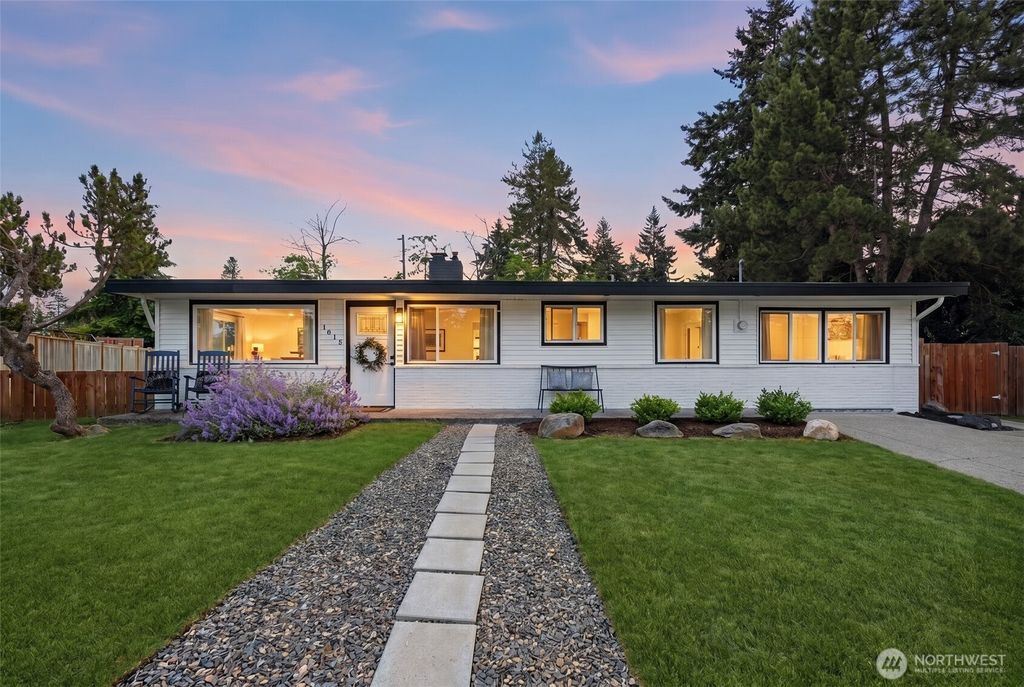 Photo of 1615 N 196th Place, Edmonds, WA 98133 (MLS # 2532567)