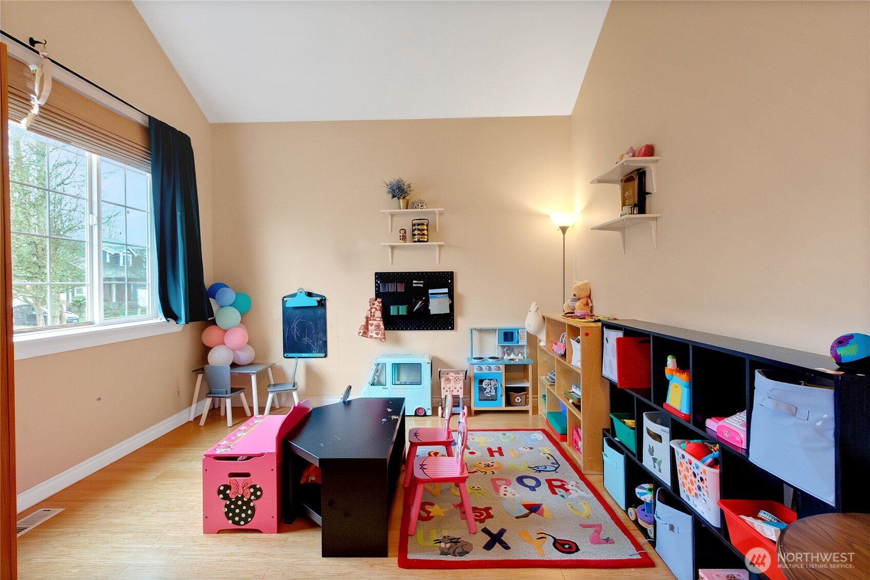 16566 Rainier View Drive SE