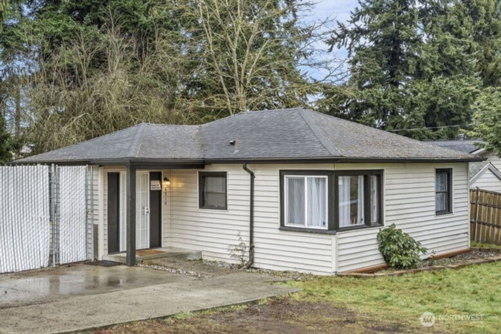 Photo of 6310 Berkshire Drive, Everett, WA 98203 (MLS # 2330781)