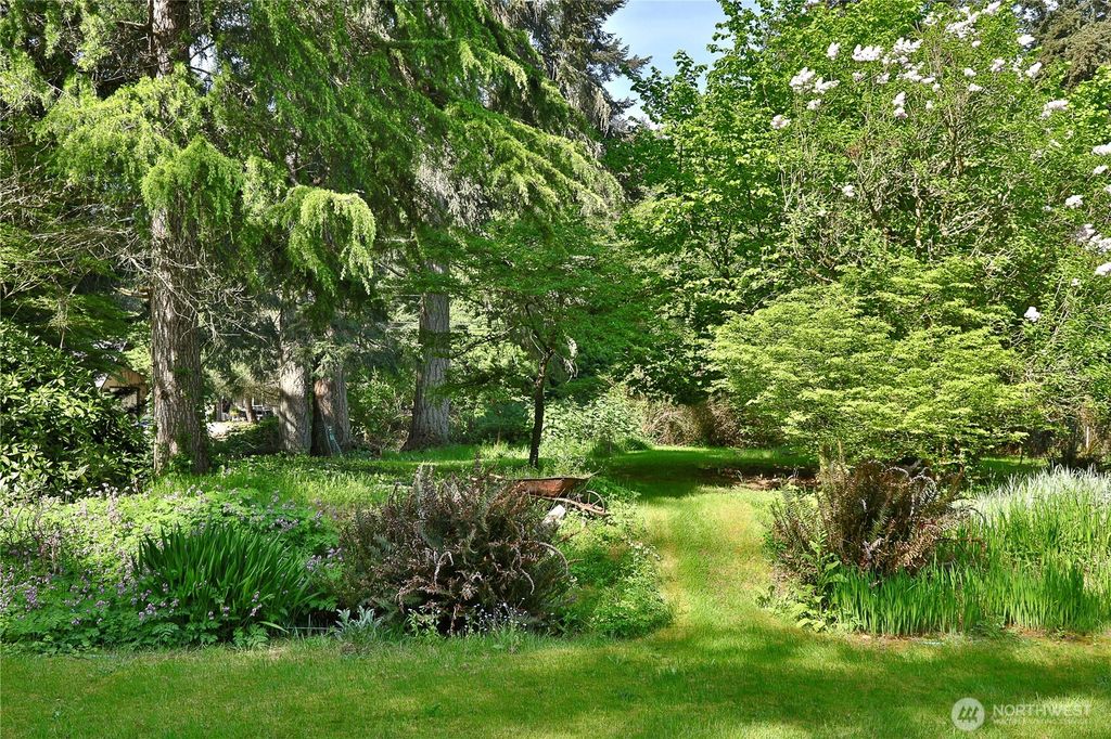 Photo of 0 NHN Harper Street, Clinton, WA 98236 (MLS # 2517964)