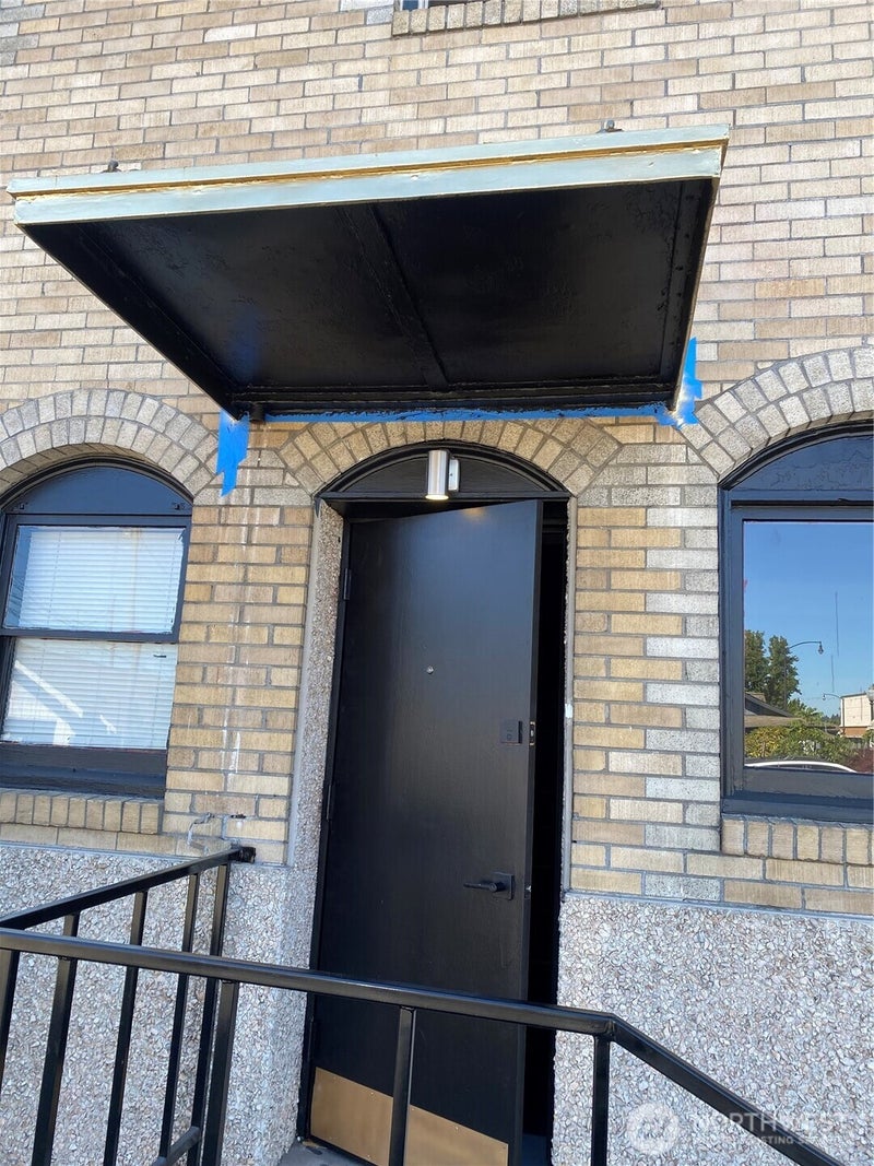 703 W Railroad