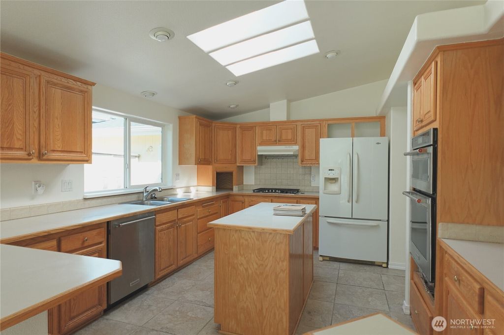 Photo of 27333 217th Street SE #168, Maple Valley, WA 98038 (MLS # 2359345)