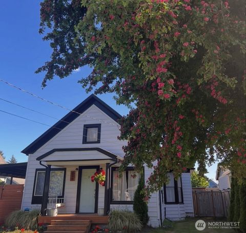 Photo of 606 4th Avenue NE, Puyallup, WA 98372 (MLS # 2495359)