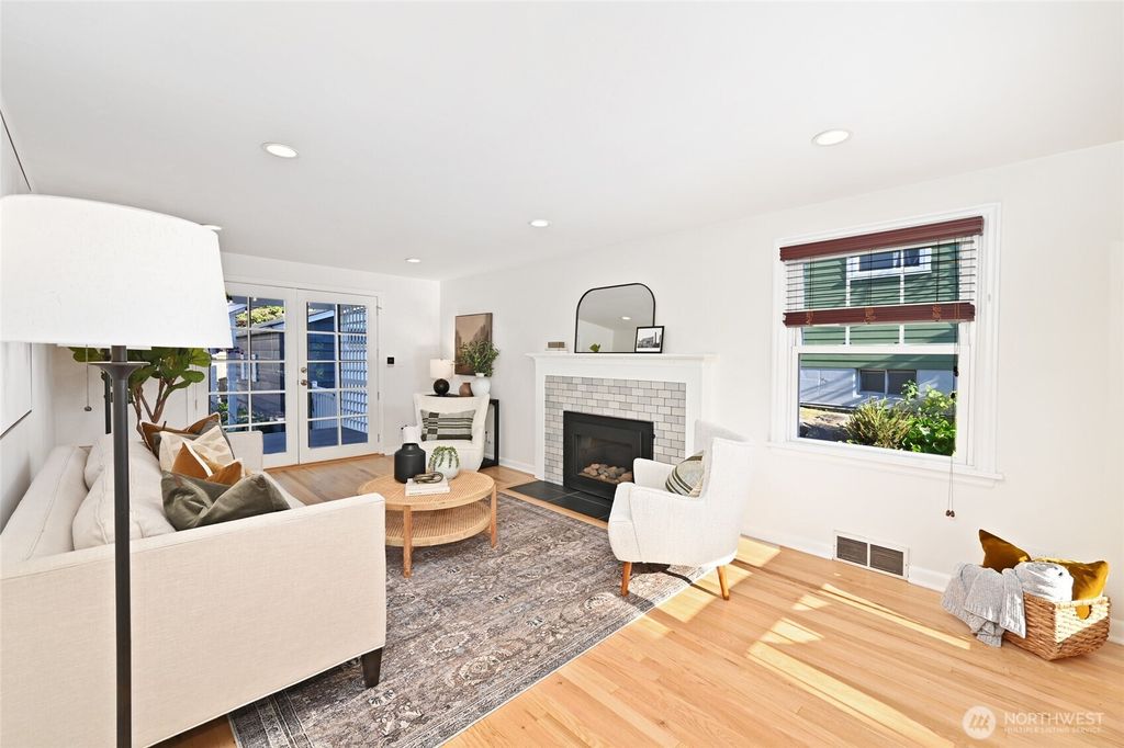 Photo of 4024 55th Avenue SW, Seattle, WA 98116 (MLS # 2547687)