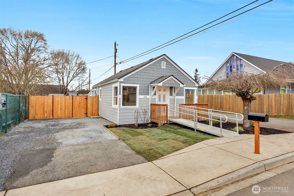 Photo of 311 Alder Avenue, Marysville, WA 98270 (MLS # 2473376)