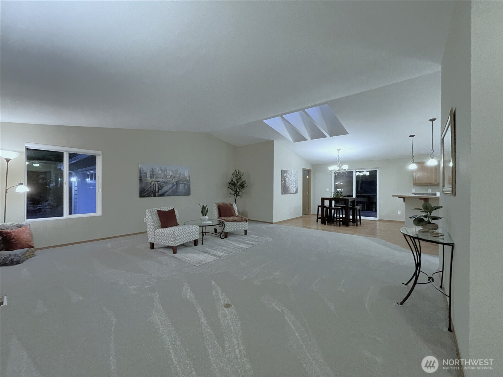 121 E Country Club Drive E