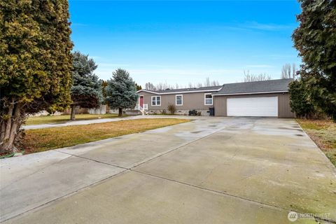Photo of 3431 Firouzi Drive NE, Moses Lake, WA 98837 (MLS # 2478224)