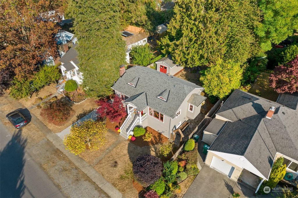 Photo of 12212 Phinney Avenue N, Seattle, WA 98133 (MLS # 2009704)