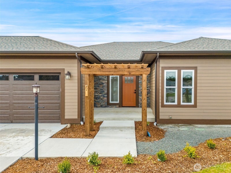 71 Heron Way A