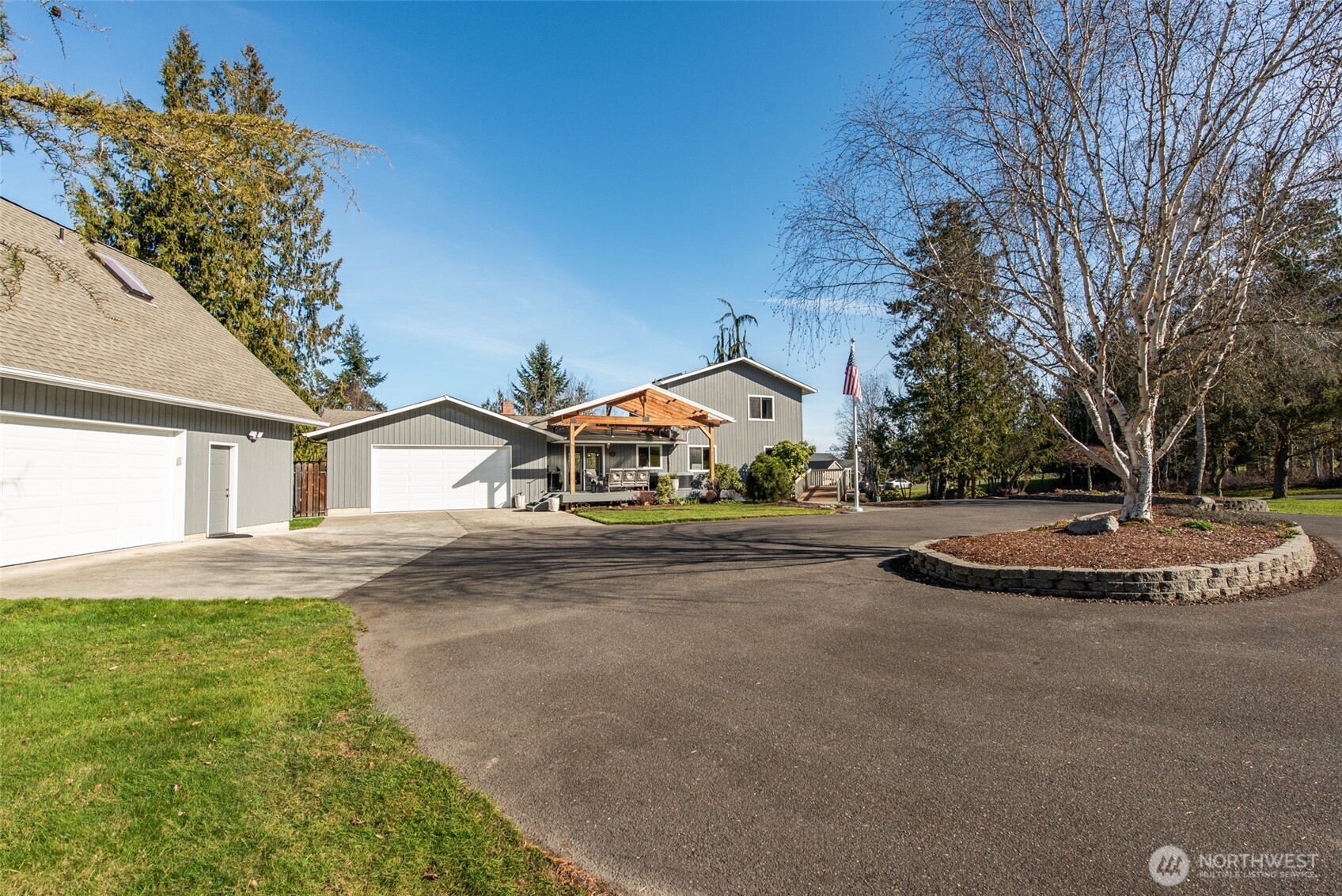 1733 E Woodhaven