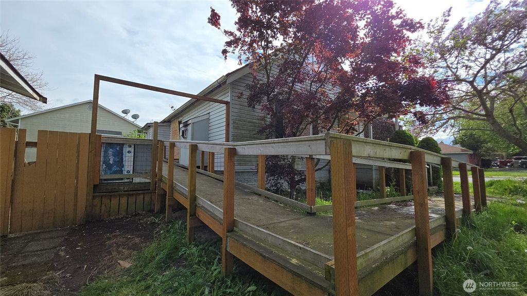 Photo of 712 90th Street SW, Everett, WA 98204 (MLS # 2522923)