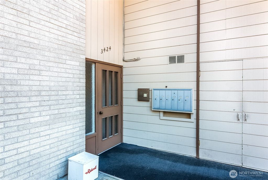 Photo of 3424 25th Avenue W #201, Seattle, WA 98199 (MLS # 2509634)