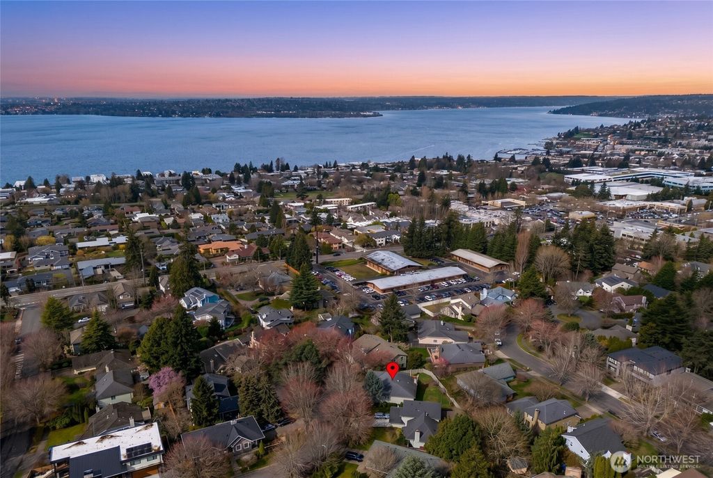 Photo of 6304 110th Avenue NE, Kirkland, WA 98033 (MLS # 2495131)