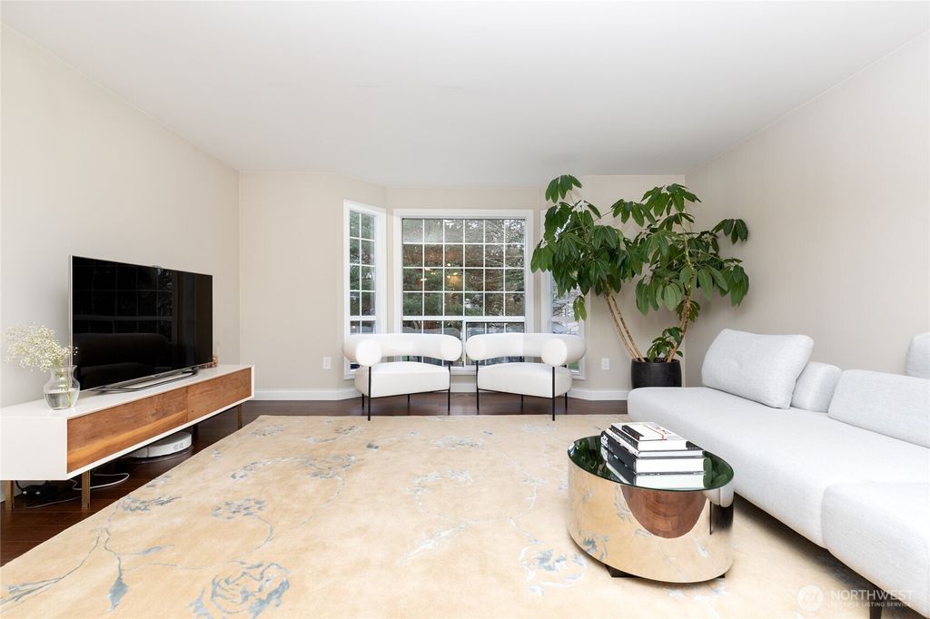 Photo of 6304 110th Avenue NE, Kirkland, WA 98033 (MLS # 2495131)