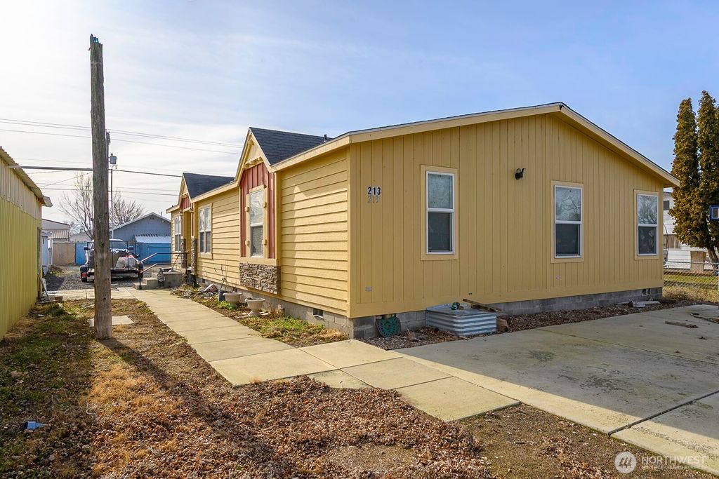 Photo of 213 W Locust Street, Coulee City, WA 99115 (MLS # 2473153)