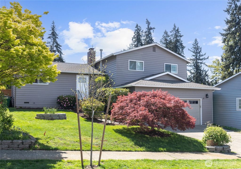 Photo of 2713 NE 23rd Place, Renton, WA 98056 (MLS # 2460137)