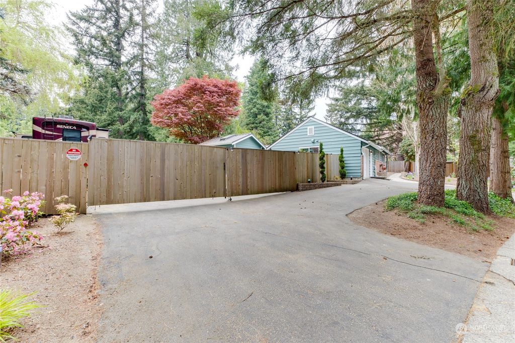 Photo of 575 Mountainside Drive SW, Issaquah, WA 98027 (MLS # 2217271)