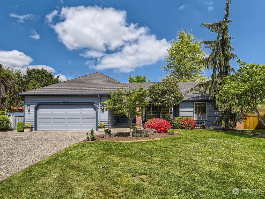 Photo of 24207 15th Place SE, Bothell, WA 98021 (MLS # 2066290)