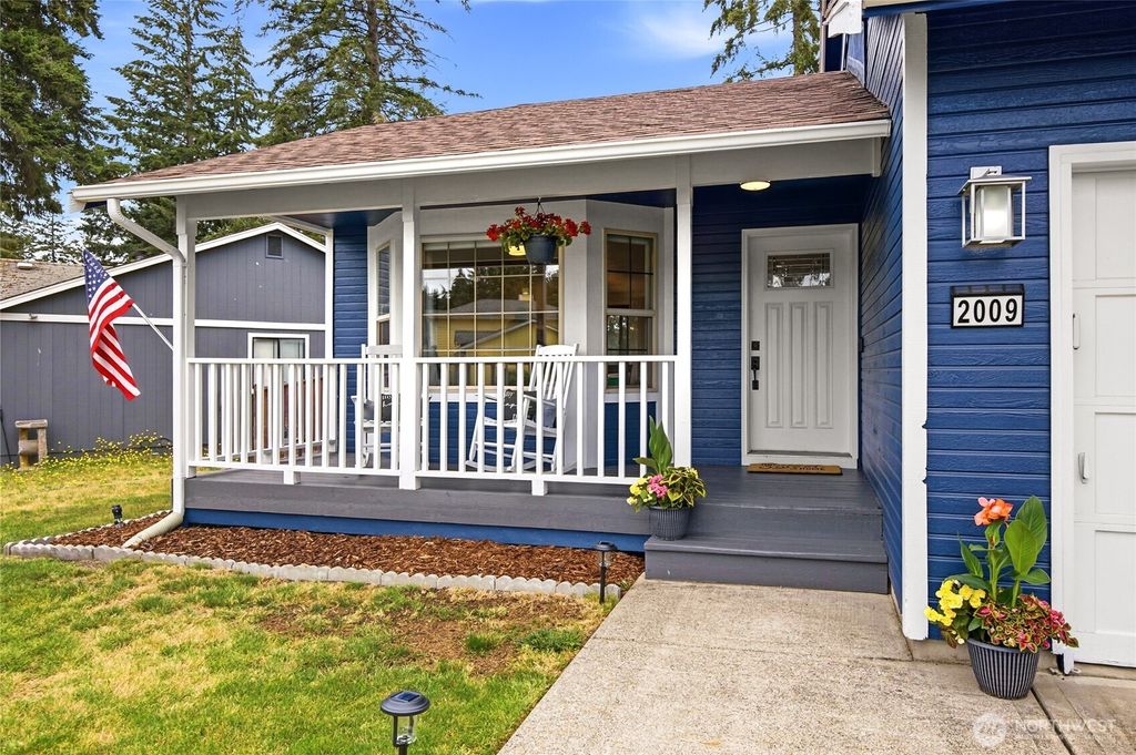 Photo of 2009 147th Street Ct E, Tacoma, WA 98445 (MLS # 2548223)
