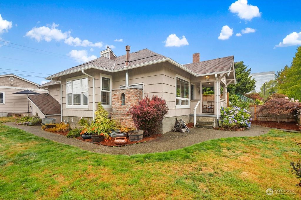 Photo of 1524 Rockefeller Avenue, Everett, WA 98201 (MLS # 2150347)