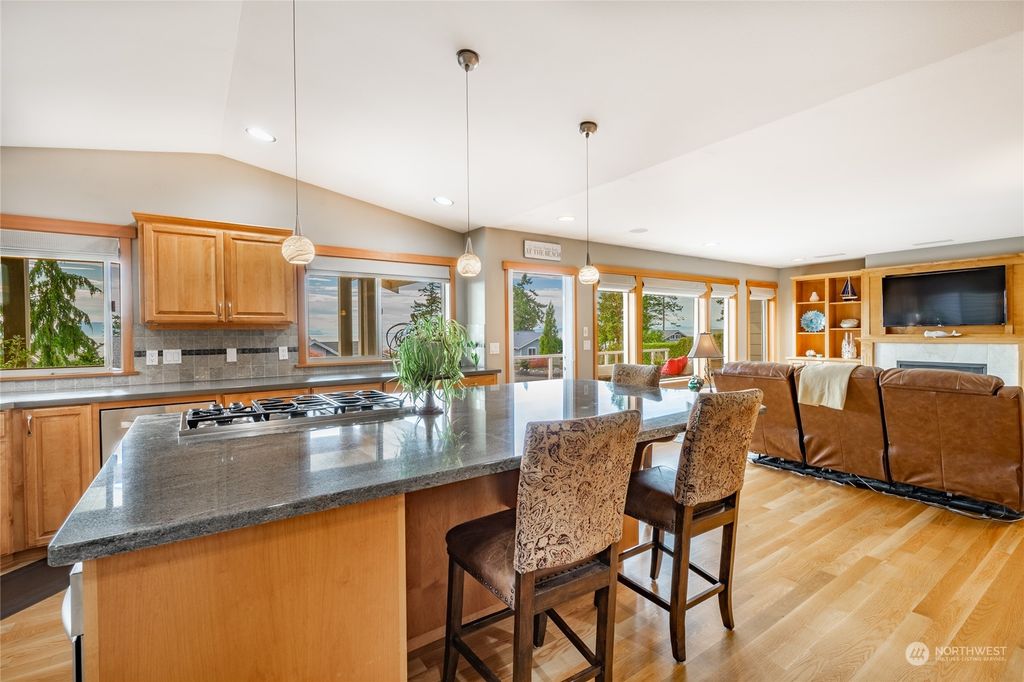 listing image 9361115314114032687