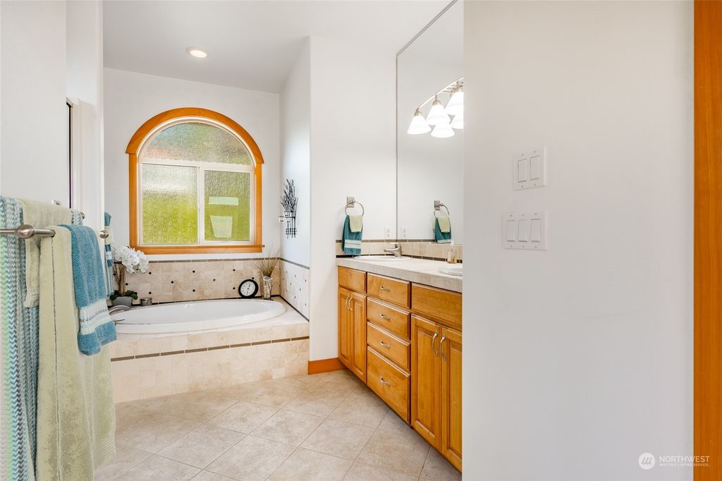 listing image 9366657135127752404