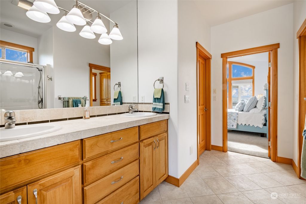 listing image 9362538845784997728