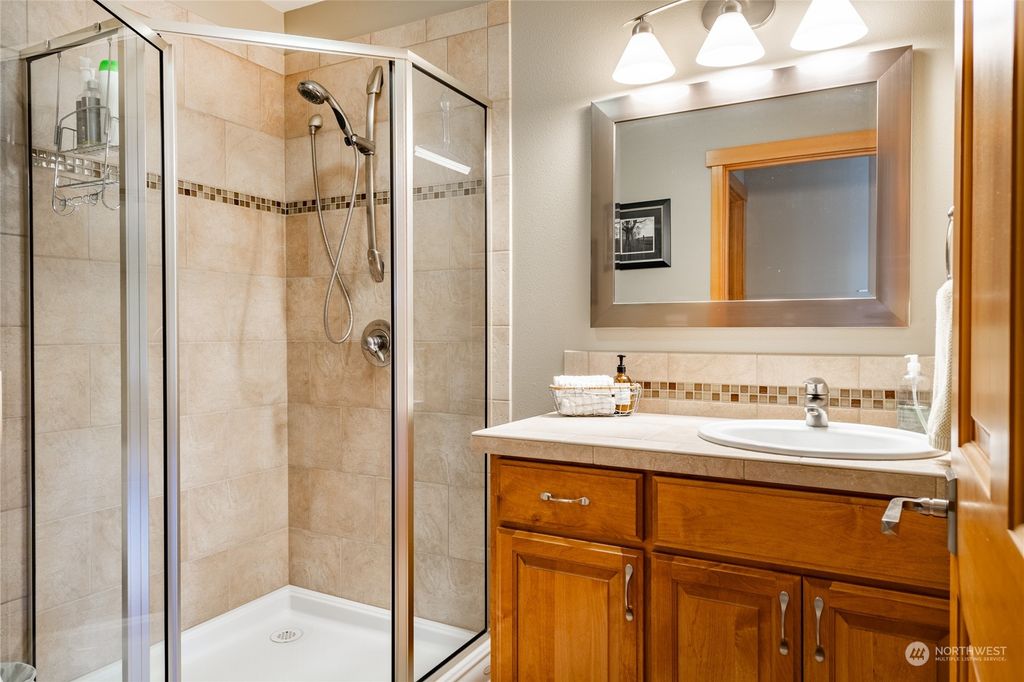 listing image 9368941744799885064