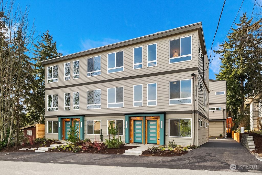 Photo of 11313 A Corliss Avenue N, Seattle, WA 98133 (MLS # 2153520)