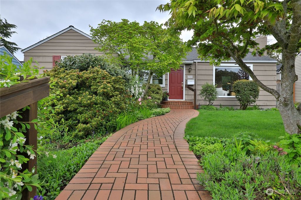 Photo of 5736 59th Avenue NE, Seattle, WA 98105 (MLS # 2064752)