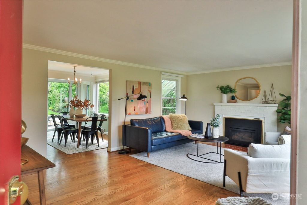 Photo of 5736 59th Avenue NE, Seattle, WA 98105 (MLS # 2064752)