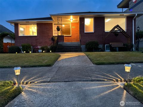 Photo of 126 W 6th Street, Port Angeles, WA 98362 (MLS # 2410402)