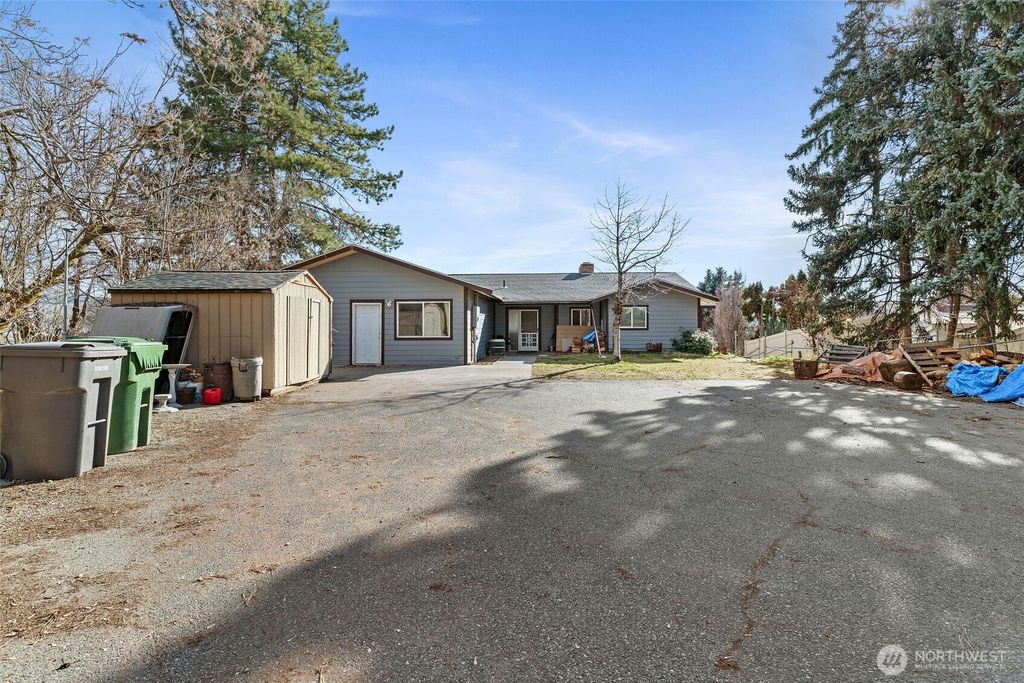 Photo of 514 N Ash Street St, Omak, WA 98841 (MLS # 2486150)