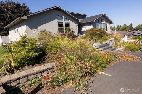 Photo of 2425 Country Club Road, Walla Walla, WA 99362 (MLS # 2318184)