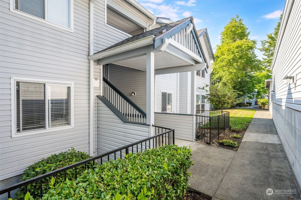 Photo of 33020 SW 10th Avenue #B104, Federal Way, WA 98023 (MLS # 2130917)