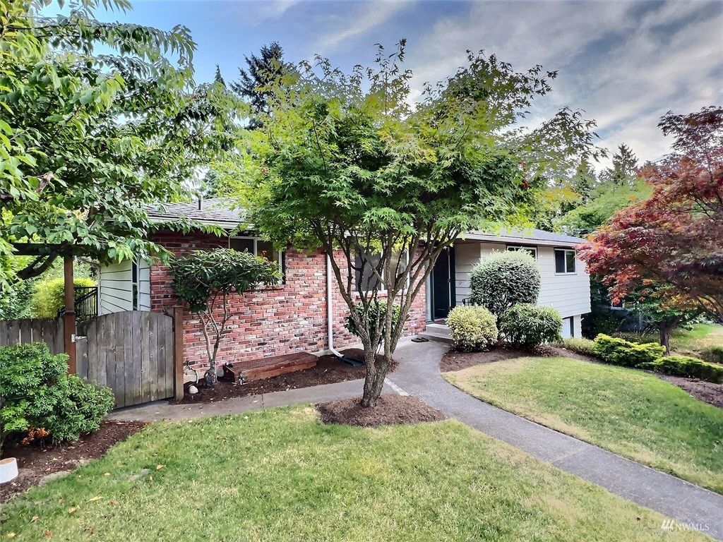 Photo of 111 N 177th Street, Shoreline, WA 98133 (MLS # 1982501)