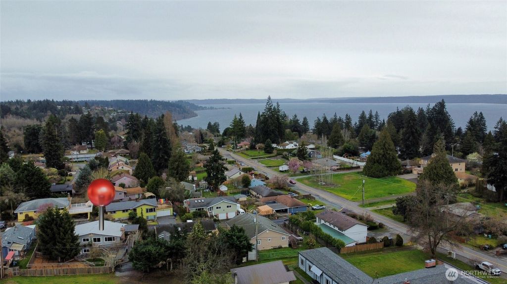 Photo of 2004 SW 117th Place, Burien, WA 98146 (MLS # 2483116)