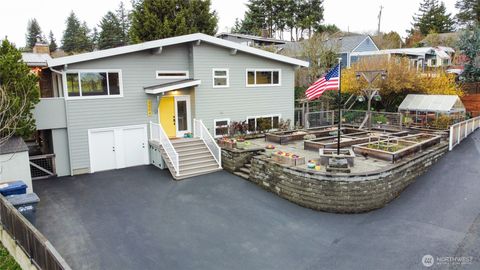 Photo of 2004 SW 117th Place, Burien, WA 98146 (MLS # 2483116)
