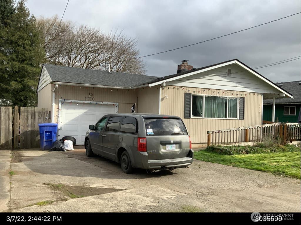 Photo of 1210 S 8th Avenue, Kelso, WA 98626 (MLS # 2570783)