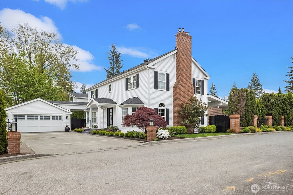 Photo of 5230 NE 75th Street, Seattle, WA 98115 (MLS # 2499104)