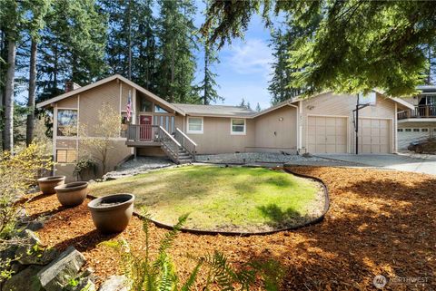 Photo of 15711 SE 178th Place, Renton, WA 98058 (MLS # 2499407)