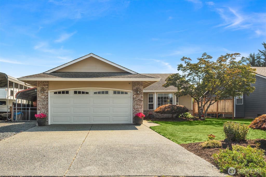 Photo of 8215 49th Avenue NE, Marysville, WA 98270 (MLS # 2569613)