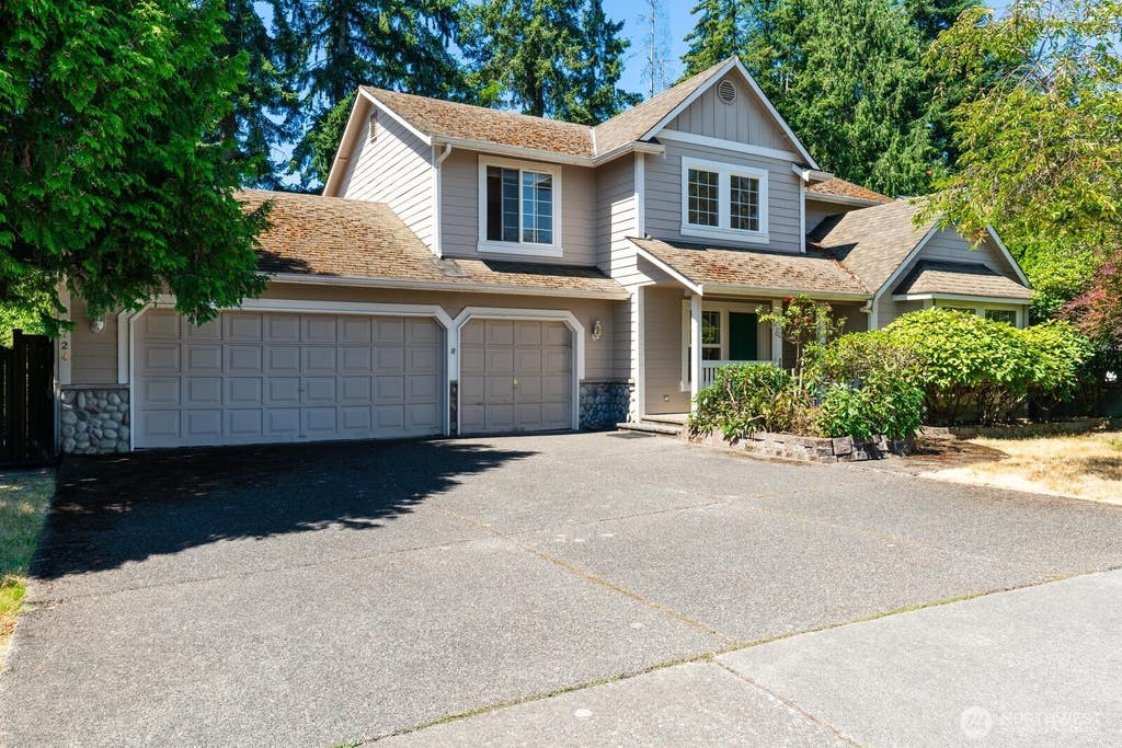 Photo of 5724 Hillpointe Circle, Lynnwood, WA 98037 (MLS # 2555688)