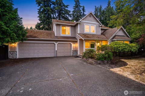 Photo of 5724 Hillpointe Circle, Lynnwood, WA 98037 (MLS # 2555688)